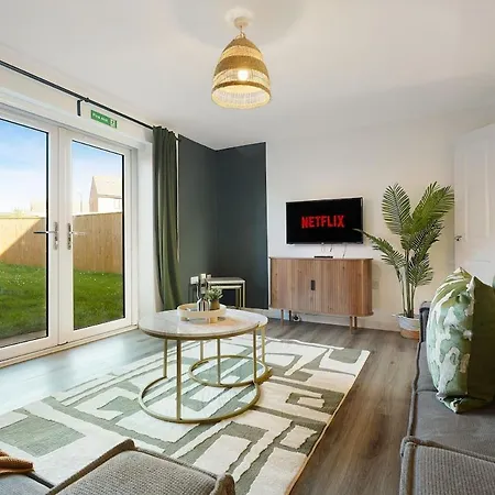 Modern Coastal Minutes From Holiday home *