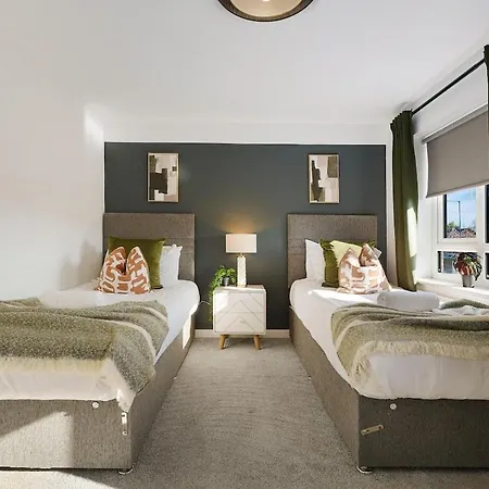 Modern Coastal Minutes From Holiday home *